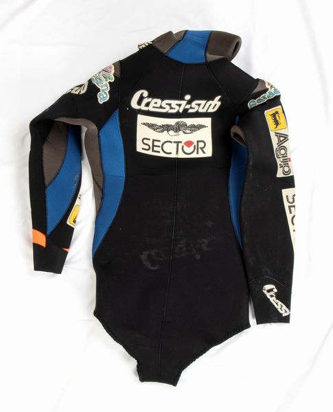 SUB Umberto Pellizzari , tuta immersione Record  - Asta Antique Toys & Sports Memorabilia - Associazione Nazionale - Case d'Asta italiane