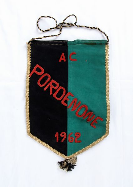 Calcio, Italia, gagliardetto AC PORDENONE 1962  - Asta Antique Toys & Sports Memorabilia - Associazione Nazionale - Case d'Asta italiane