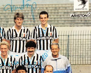Calcio, Italia, fotografia JUVENTUS 1986-87 autografata  - Asta Antique Toys & Sports Memorabilia - Associazione Nazionale - Case d'Asta italiane