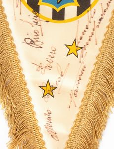 Calcio, Italia, JUVENTUS F.C. 1985 gagliardetto con autografi  - Asta Antique Toys & Sports Memorabilia - Associazione Nazionale - Case d'Asta italiane