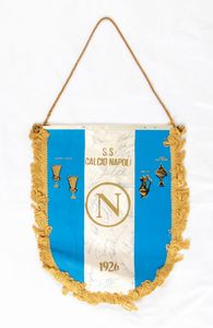 Calcio, Italia, Napoli gagliardetto anni '80 con autografi  - Asta Antique Toys & Sports Memorabilia - Associazione Nazionale - Case d'Asta italiane