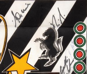 Calcio, Italia, JUVENTUS F.C. bandiera con autografi  - Asta Antique Toys & Sports Memorabilia - Associazione Nazionale - Case d'Asta italiane
