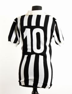 CALCIO, Platini Michel, maglia Juventus  - Asta Antique Toys & Sports Memorabilia - Associazione Nazionale - Case d'Asta italiane