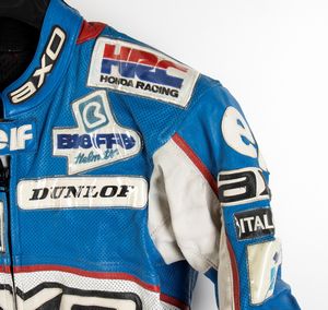 Motociclismo, Loris Capirossi , tuta da gara e casco autografati  - Asta Antique Toys & Sports Memorabilia - Associazione Nazionale - Case d'Asta italiane