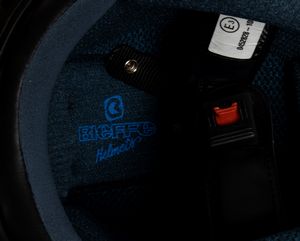 Motociclismo, Loris Capirossi , tuta da gara e casco autografati  - Asta Antique Toys & Sports Memorabilia - Associazione Nazionale - Case d'Asta italiane