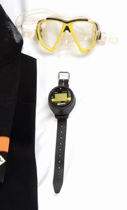 SUB Umberto Pellizzari , tuta immersione Record  - Asta Antique Toys & Sports Memorabilia - Associazione Nazionale - Case d'Asta italiane