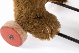 STEIFF orso su ruote  - Asta Antique Toys & Sports Memorabilia - Associazione Nazionale - Case d'Asta italiane