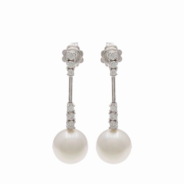 Orecchini pendenti in oro bianco 18kt  - Asta Gioielli Orologi | Fashion Vintage - Associazione Nazionale - Case d'Asta italiane