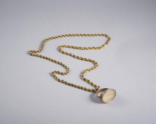 . : Collana dorata con sigillo inciso in cristallo di rocca.  - Asta GIOIELLI - OROLOGI - ALL I WANT FOR CHRISTMAS Online - Associazione Nazionale - Case d'Asta italiane