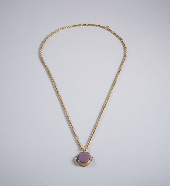 . : Collana in oro basso titolo e sigillo pendente con diaspro e ametista.  - Asta GIOIELLI - OROLOGI - ALL I WANT FOR CHRISTMAS Online - Associazione Nazionale - Case d'Asta italiane