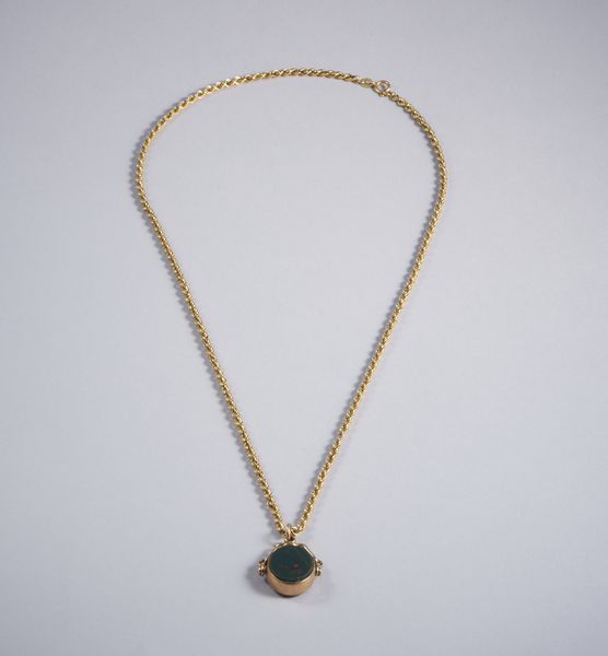 . : Collana in oro basso titolo e sigillo pendente con diaspro e ametista.  - Asta GIOIELLI - OROLOGI - ALL I WANT FOR CHRISTMAS Online - Associazione Nazionale - Case d'Asta italiane