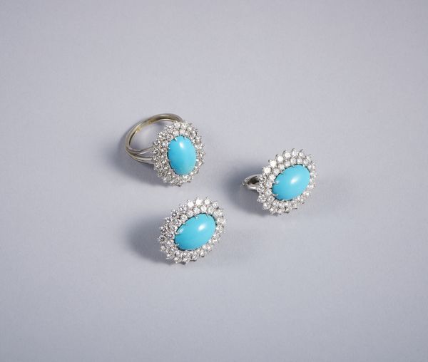 . : Parure composta da orecchini e anello in oro bianco 18k con brillanti e turchesi cabochon e diamanti bianchi taglio a brillante totale ct. 5,50 circa  - Asta GIOIELLI - OROLOGI - ALL I WANT FOR CHRISTMAS Online - Associazione Nazionale - Case d'Asta italiane