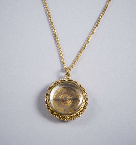 . : Collana con catenina in oro 18k e sigillo bussola. Anni 40  - Asta GIOIELLI - OROLOGI - ALL I WANT FOR CHRISTMAS Online - Associazione Nazionale - Case d'Asta italiane