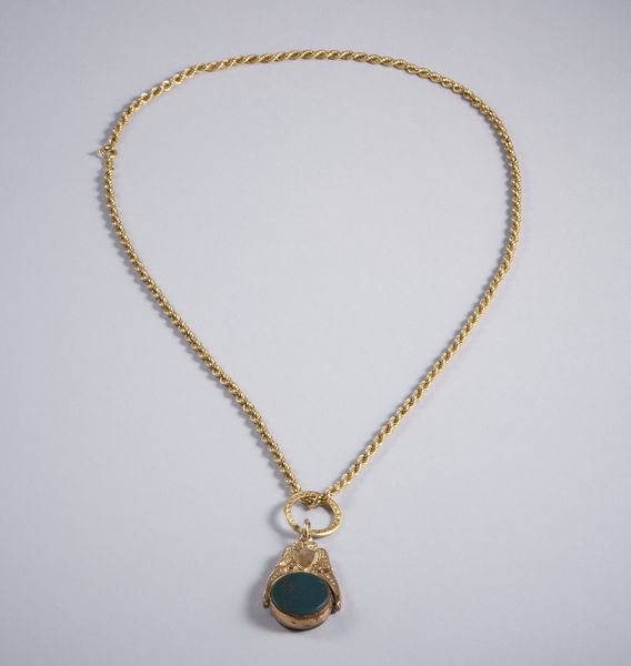 . : Collana in oro basso titolo e sigillo pendente con corniola e diaspro. Anni 40.  - Asta GIOIELLI - OROLOGI - ALL I WANT FOR CHRISTMAS Online - Associazione Nazionale - Case d'Asta italiane