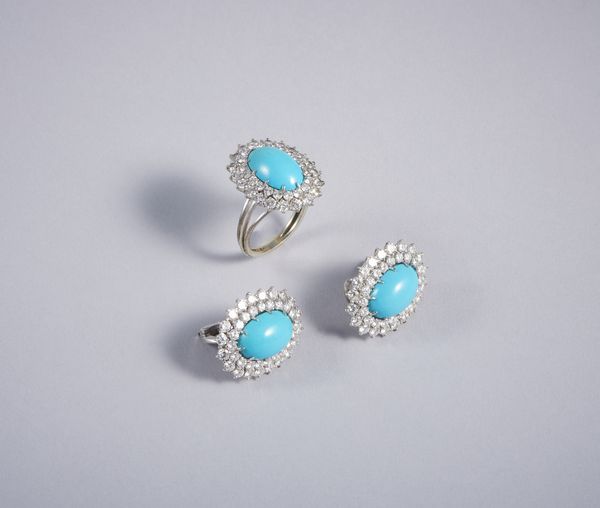. : Parure composta da orecchini e anello in oro bianco 18k con brillanti e turchesi cabochon e diamanti bianchi taglio a brillante totale ct. 5,50 circa  - Asta GIOIELLI - OROLOGI - ALL I WANT FOR CHRISTMAS Online - Associazione Nazionale - Case d'Asta italiane