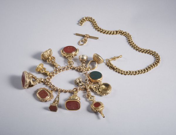 . : Raro e squisito bracciale con n. 13 sigilli e catena per allungo a collana in oro basso titolo.  - Asta GIOIELLI - OROLOGI - ALL I WANT FOR CHRISTMAS Online - Associazione Nazionale - Case d'Asta italiane