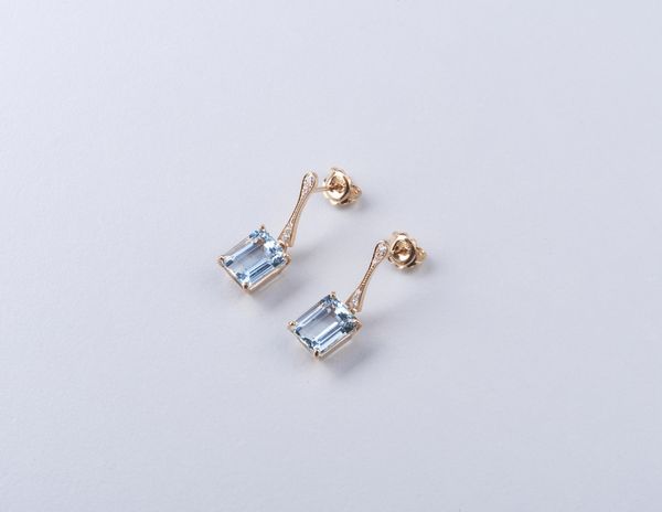 . : Orecchini in oro rosa 18k con acquemarine dal peso di 7,42 ct e brillanti da 0,16 ct.  - Asta GIOIELLI - OROLOGI - ALL I WANT FOR CHRISTMAS Online - Associazione Nazionale - Case d'Asta italiane
