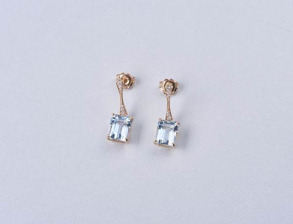. : Orecchini in oro rosa 18k con acquemarine dal peso di 7,42 ct e brillanti da 0,16 ct.  - Asta GIOIELLI - OROLOGI - ALL I WANT FOR CHRISTMAS Online - Associazione Nazionale - Case d'Asta italiane