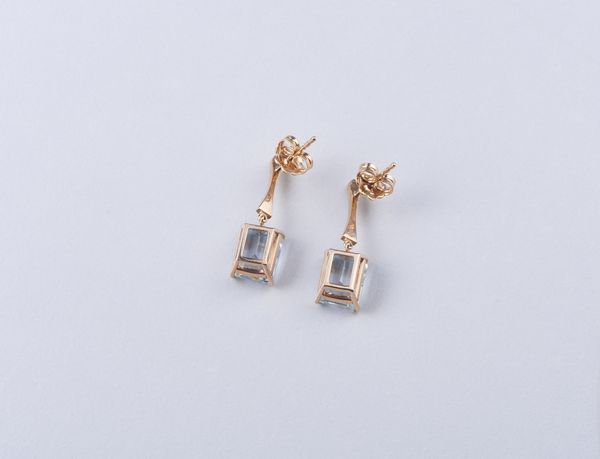 . : Orecchini in oro rosa 18k con acquemarine dal peso di 7,42 ct e brillanti da 0,16 ct.  - Asta GIOIELLI - OROLOGI - ALL I WANT FOR CHRISTMAS Online - Associazione Nazionale - Case d'Asta italiane