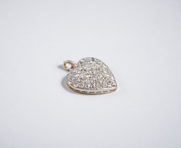 . : Pendente in oro giallo 750/1000  a forma di cuore in oro con diamanti bianchi  taglio antico di 5,00 ct. ca.  - Asta GIOIELLI - OROLOGI - ALL I WANT FOR CHRISTMAS Online - Associazione Nazionale - Case d'Asta italiane