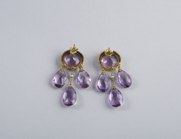 . : Orecchini pendenti in oro basso titolo con ametiste taglio a briolette. XIX secolo  - Asta GIOIELLI - OROLOGI - ALL I WANT FOR CHRISTMAS Online - Associazione Nazionale - Case d'Asta italiane