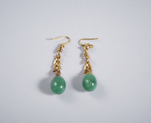 . : Orecchini pendenti in oro a basso titolo e pietre dure verdi e n. 2 picoli diamanti bianchi  - Asta GIOIELLI - OROLOGI - ALL I WANT FOR CHRISTMAS Online - Associazione Nazionale - Case d'Asta italiane