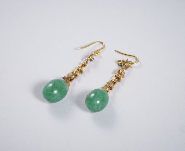 . : Orecchini pendenti in oro a basso titolo e pietre dure verdi e n. 2 picoli diamanti bianchi  - Asta GIOIELLI - OROLOGI - ALL I WANT FOR CHRISTMAS Online - Associazione Nazionale - Case d'Asta italiane