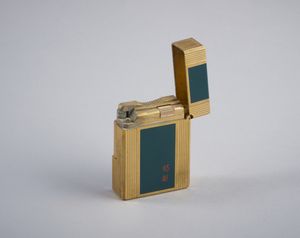 DUPONT - Accendino Dupont placcato oro con laccatura verde.