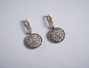 . - Orecchini a toppe pendenti in oro 18k con diamanti taglio antico per un tot. di circa 5,00 carati