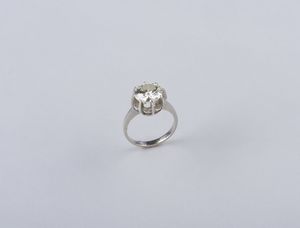 . - Anello in platino con diamante bianco taglio a brillante dal peso stimato di 3,50 ct. ca.