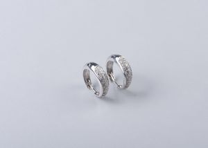 . - Coppia di orecchini in oro bianco 18k con brillanti 1,50 ct. circa totali.