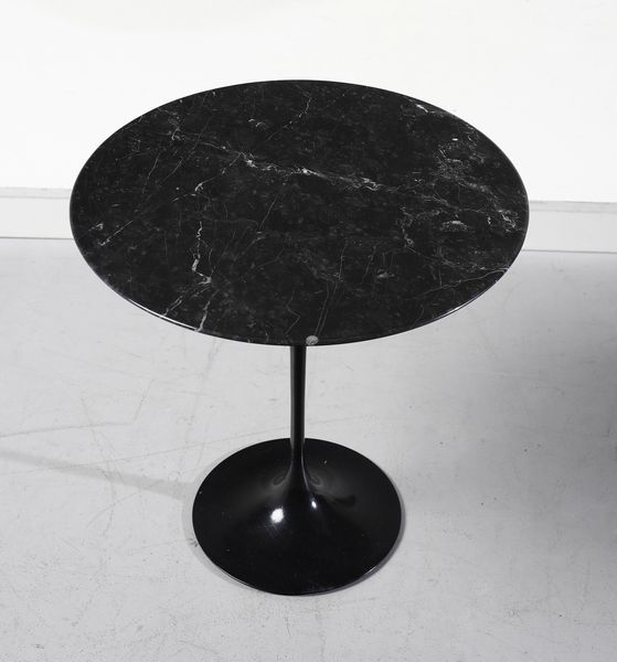 SAARINEN EERO (1910 - 1961) : Coppia di tavoli da salotto mod. Tulip per Knoll  - Asta DESIGN E ARTI DECORATIVE DEL NOVECENTO - Associazione Nazionale - Case d'Asta italiane