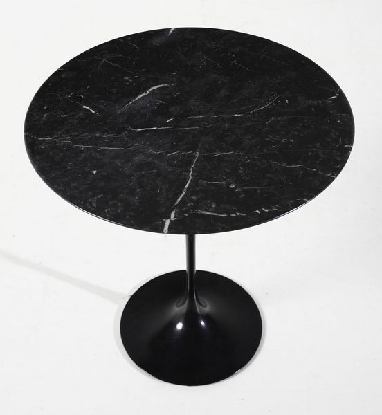 SAARINEN EERO (1910 - 1961) : Coppia di tavoli da salotto mod. Tulip per Knoll  - Asta DESIGN E ARTI DECORATIVE DEL NOVECENTO - Associazione Nazionale - Case d'Asta italiane