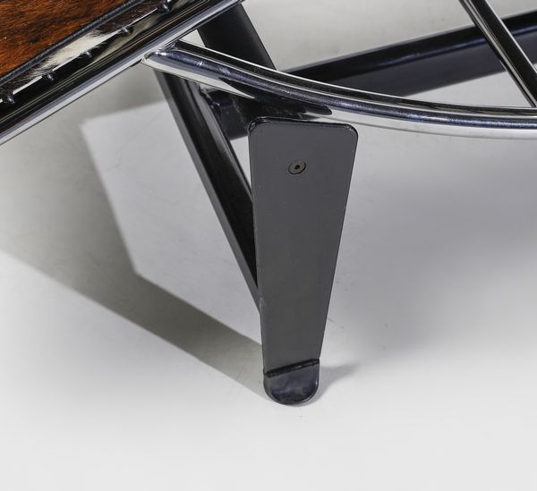 MANIFATTURA ITALIANA : Chaise longue ispirata al mod. LC4 di Le Corbusier, Pierre Jeanneret, Charlotte Perriand  - Asta DESIGN E ARTI DECORATIVE DEL NOVECENTO - Associazione Nazionale - Case d'Asta italiane