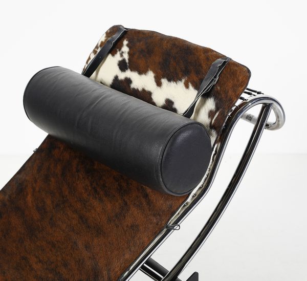 MANIFATTURA ITALIANA : Chaise longue ispirata al mod. LC4 di Le Corbusier, Pierre Jeanneret, Charlotte Perriand  - Asta DESIGN E ARTI DECORATIVE DEL NOVECENTO - Associazione Nazionale - Case d'Asta italiane