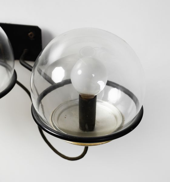 SARFATTI GINO (1912 - 1985) : Coppia di lampade da parete mod. 238/3 per Arteluce, Milano  - Asta DESIGN E ARTI DECORATIVE DEL NOVECENTO - Associazione Nazionale - Case d'Asta italiane