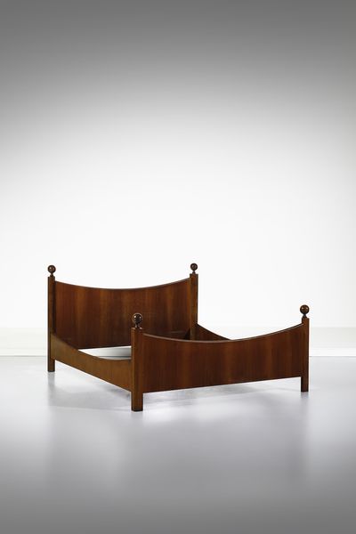 CACCIA DOMINIONI LUIGI (1913 - 2016) : nello stile di. Letto matrimoniale mod. Chesa Laria  - Asta DESIGN E ARTI DECORATIVE DEL NOVECENTO - Associazione Nazionale - Case d'Asta italiane