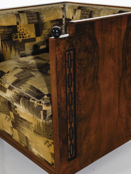 MERONI & FOSSATI : nello stile di. Due poltrone a pozzetto e due pouf  - Asta DESIGN E ARTI DECORATIVE DEL NOVECENTO - Associazione Nazionale - Case d'Asta italiane