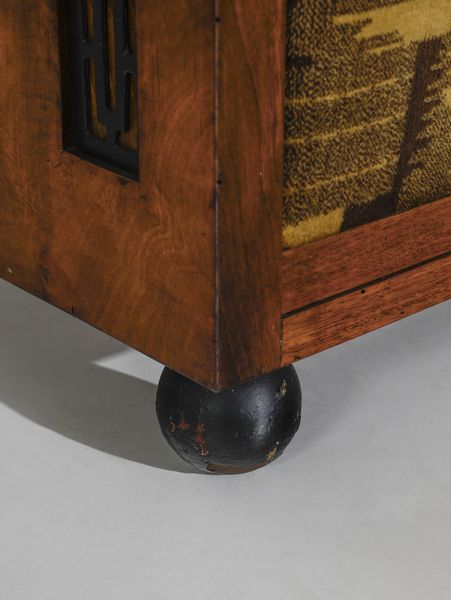 MERONI & FOSSATI : nello stile di. Due poltrone a pozzetto e due pouf  - Asta DESIGN E ARTI DECORATIVE DEL NOVECENTO - Associazione Nazionale - Case d'Asta italiane