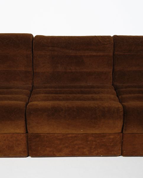 MANIFATTURA ITALIANA : Divano modulare (7 pezzi)  - Asta DESIGN E ARTI DECORATIVE DEL NOVECENTO - Associazione Nazionale - Case d'Asta italiane