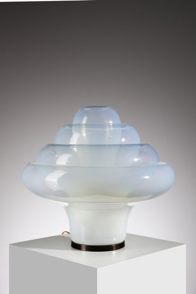 NASON CARLO (n. 1935) : Lampada da tavolo mod. LT305 per Mazzega, Murano  - Asta DESIGN E ARTI DECORATIVE DEL NOVECENTO - Associazione Nazionale - Case d'Asta italiane