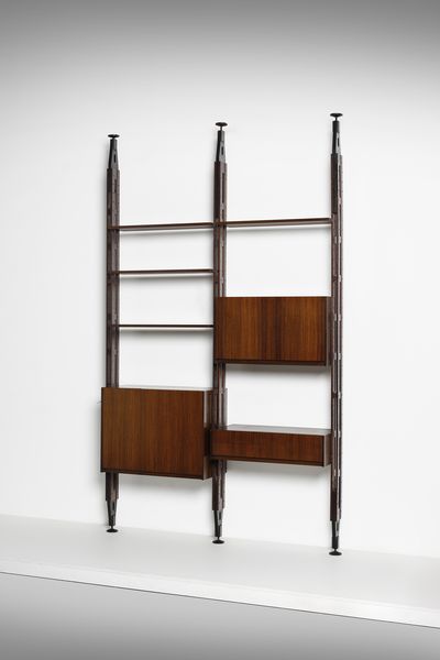 TILCHE PAOLO (1925 - 2000) : Libreria a due campate mod. Giraffa per Arform, Milano  - Asta DESIGN E ARTI DECORATIVE DEL NOVECENTO - Associazione Nazionale - Case d'Asta italiane