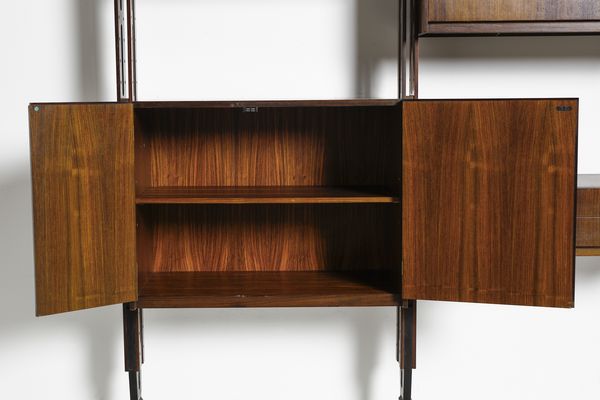 TILCHE PAOLO (1925 - 2000) : Libreria a due campate mod. Giraffa per Arform, Milano  - Asta DESIGN E ARTI DECORATIVE DEL NOVECENTO - Associazione Nazionale - Case d'Asta italiane