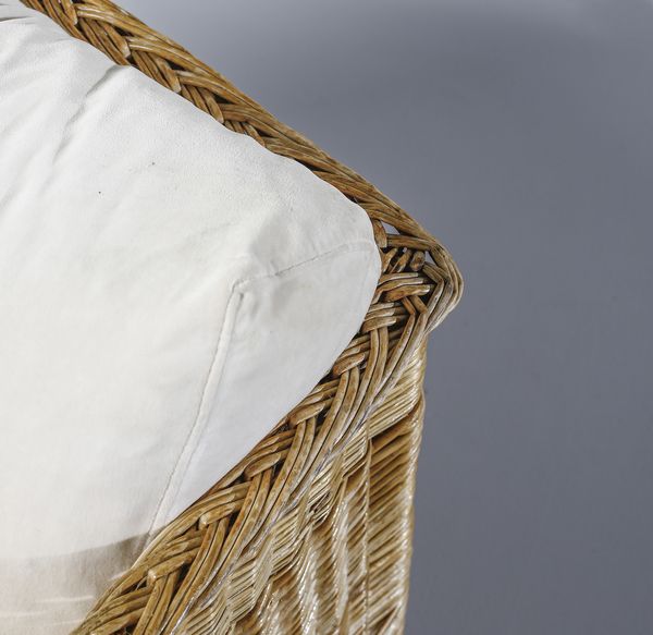 VIVAI DEL SUD : attribuito. Coppia di poltrone  - Asta DESIGN E ARTI DECORATIVE DEL NOVECENTO - Associazione Nazionale - Case d'Asta italiane