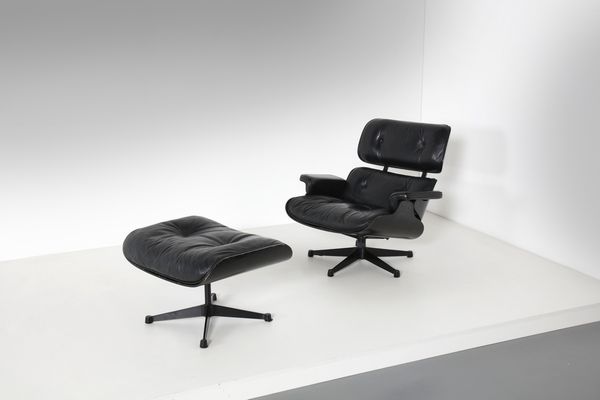 EAMES CHARLES (1907-1978) & RAY (1912-1988) : Poltrona con poggiapiedi mod. 670 e 671 per Herman Miller  - Asta DESIGN E ARTI DECORATIVE DEL NOVECENTO - Associazione Nazionale - Case d'Asta italiane
