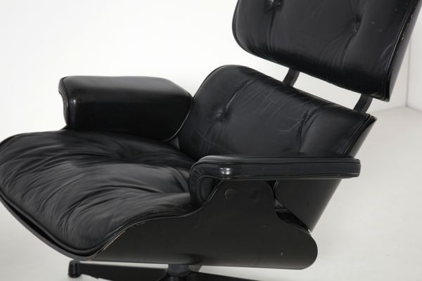 EAMES CHARLES (1907-1978) & RAY (1912-1988) : Poltrona con poggiapiedi mod. 670 e 671 per Herman Miller  - Asta DESIGN E ARTI DECORATIVE DEL NOVECENTO - Associazione Nazionale - Case d'Asta italiane