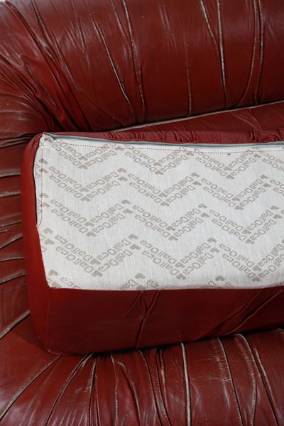 DE PAS , D'URBINO e LOMAZZI : Divano per Dall'Oca, Italia  - Asta DESIGN E ARTI DECORATIVE DEL NOVECENTO - Associazione Nazionale - Case d'Asta italiane