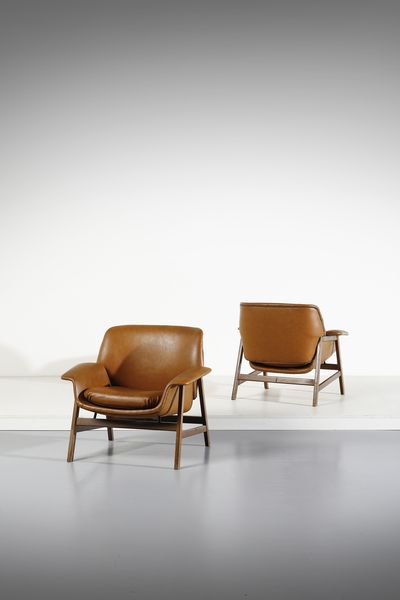 FRATTINI GIANFRANCO (1926 - 2004) : Coppia di poltrone mod. 849 per Cassina, Meda  - Asta DESIGN E ARTI DECORATIVE DEL NOVECENTO - Associazione Nazionale - Case d'Asta italiane
