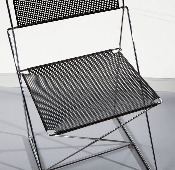 HAUGESEN NIELS JORGEN (1936 - 2013) : Quattro sedie impilabili mod. Nuova X-Line per Magis, Italia  - Asta DESIGN E ARTI DECORATIVE DEL NOVECENTO - Associazione Nazionale - Case d'Asta italiane