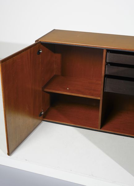 SCARPA AFRA (1937-2011) & TOBIA (n. 1935) : attribuito. Credenza  - Asta DESIGN E ARTI DECORATIVE DEL NOVECENTO - Associazione Nazionale - Case d'Asta italiane